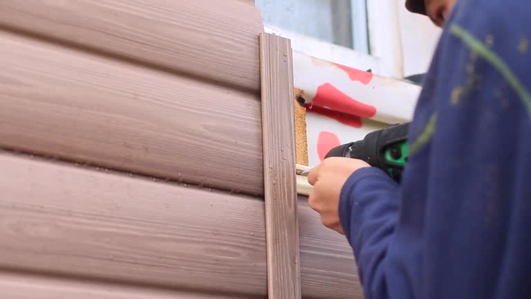 How To Choose The Right Materials for Your Siding Installation in 'Winnie, TX